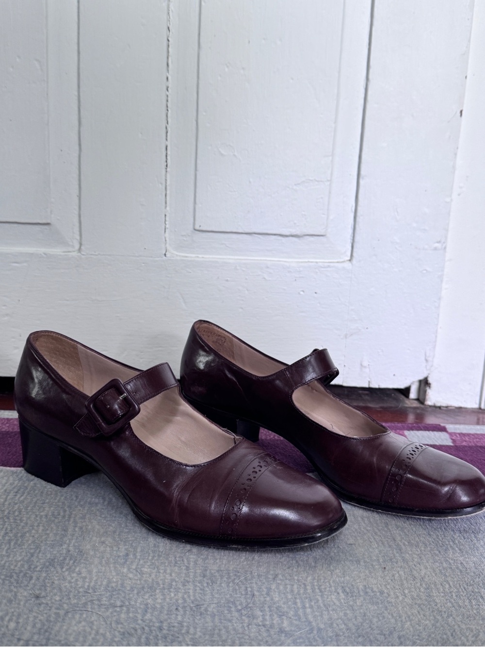 Vintage 90s Oxblood Leather Mary Jane Block Heel Brogue Cap Toe 8.5N